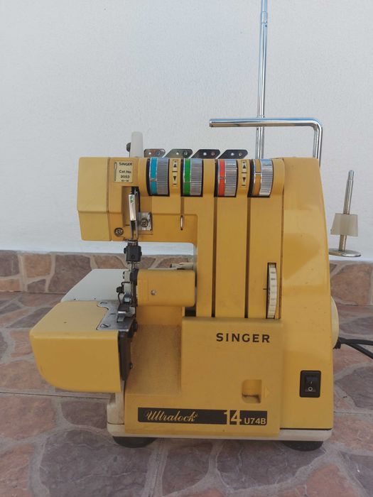 Máquina de costura Singer Ultralock 14 U74B – Acabamento profissional