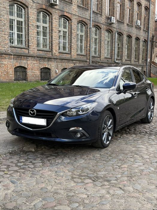 Sprzedam Mazdę 3 z 2015 roku.