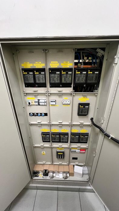 Usługi montaż instalacji elektrycznej automatyki domowej przemysłowej
