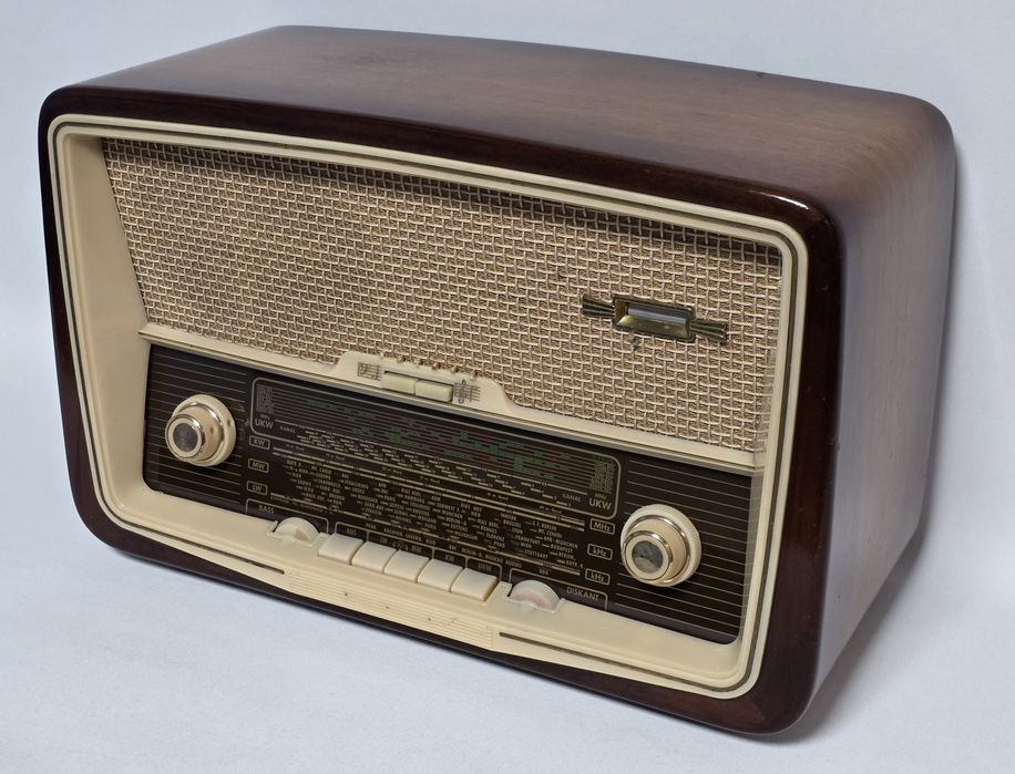 Rádio antigo reparado Schaub-Lorenz