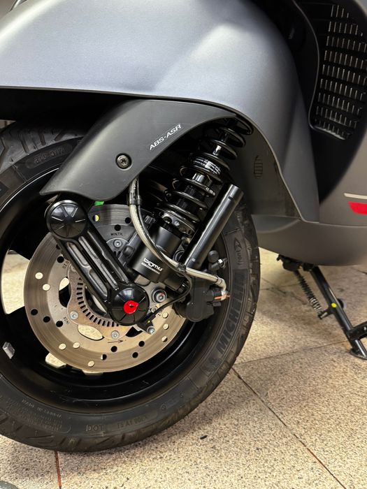 Vespa 300 GTS +Top Case + vidro proteção + Termignoni completo