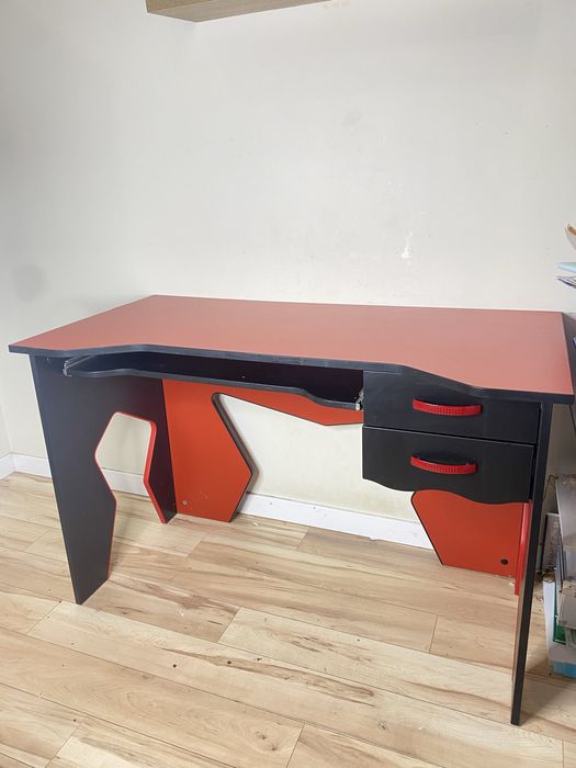 Стол письменный компьютерный