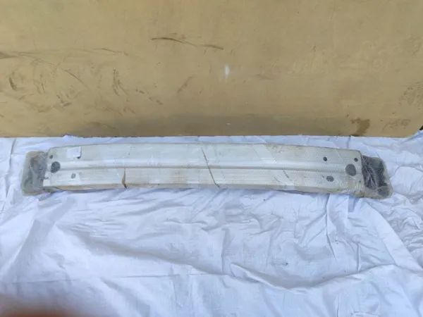 TOYOTA VENZA Усилитель переднего бампера 2021 венза