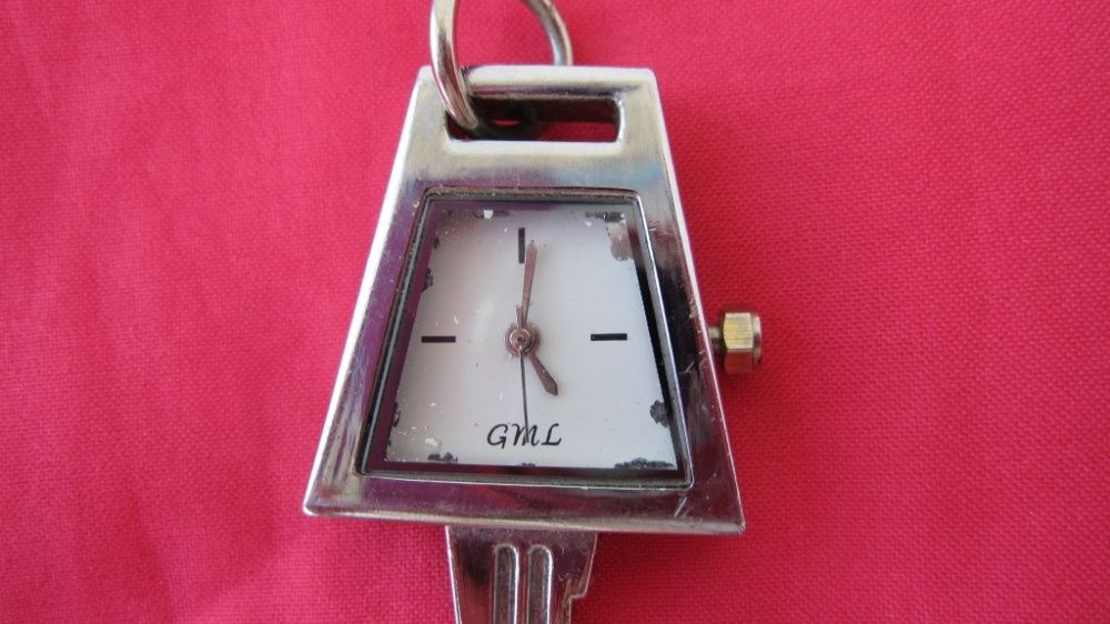 Часы брелок в виде ключа