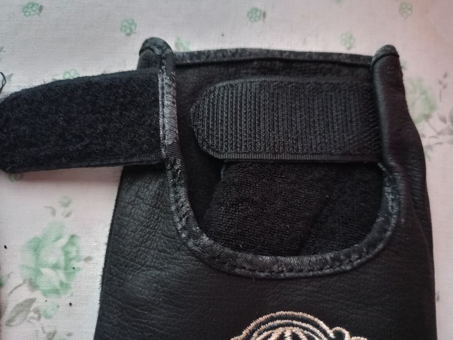 Перчатки спортивные