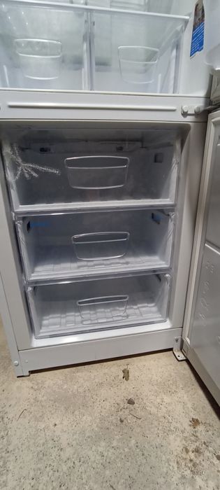 Холодильник indesit