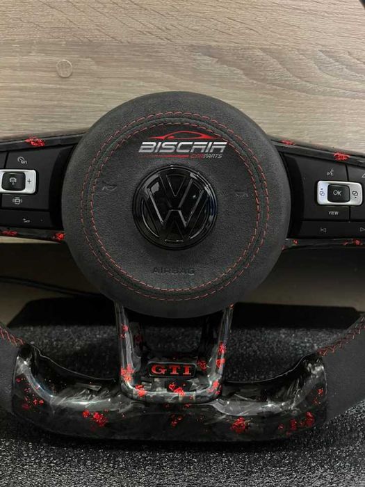 Volante VW Carbono com LED Display | Golf GTI / R (MK5 MK6 MK7 MK8)