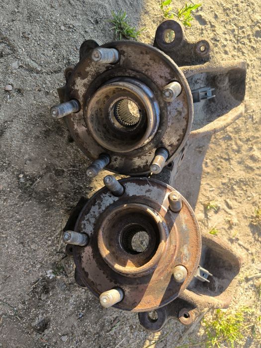 Zwrotnice ford Volvo 2szt