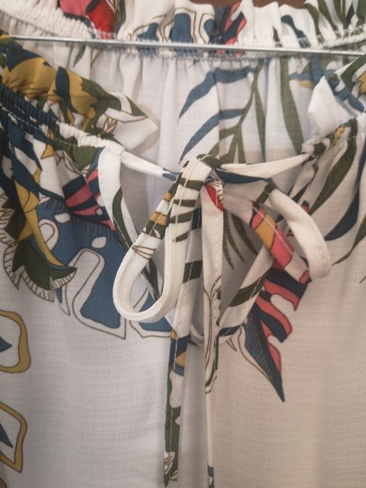 Blusa com motivos florais