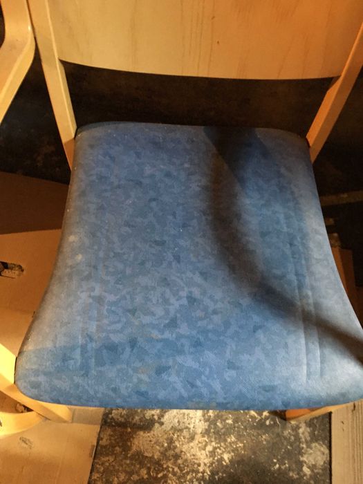 komplet 4 stabilnych krzeseł