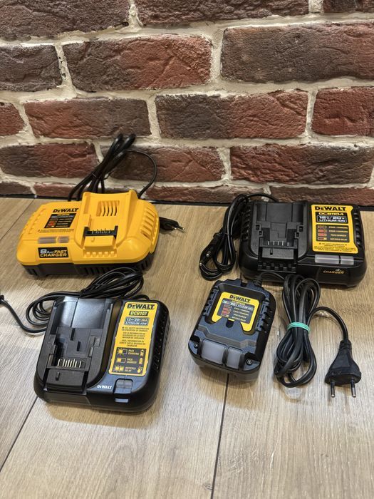 Зарядка DeWalt 220v DCB112(2A), DCB1104(4A), DCB1106(6A), DCB118(8A)
