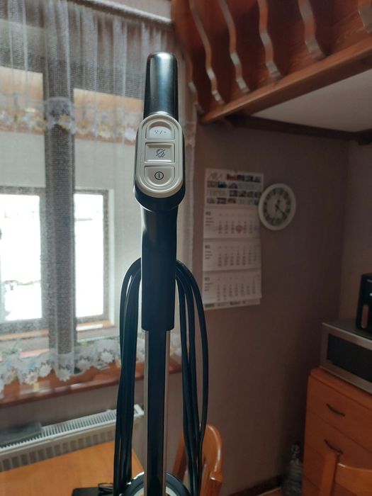 Миючий дротовий пилосос Grundig