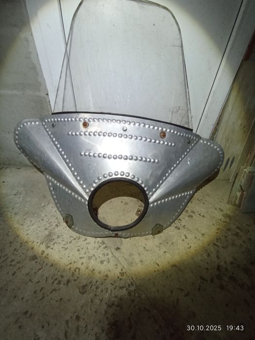 Вітрове скло иж .