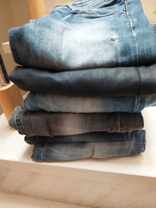 Lote de 6 calças de ganga e 1 de sarja , ( pretas)