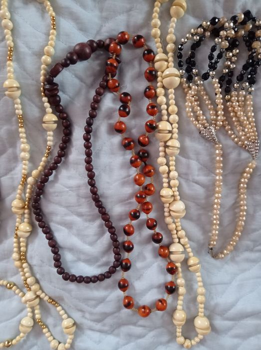 Бусы -намисто,  бижутерия, разной длины, пластмасс.