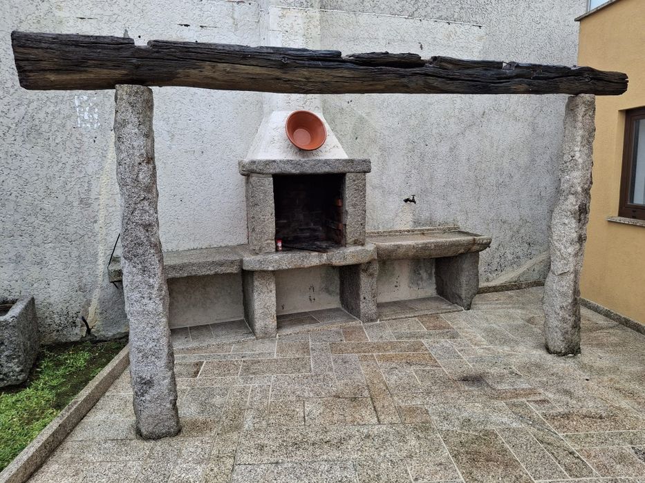 2 vigas em carvalho antigo e 2 esteios