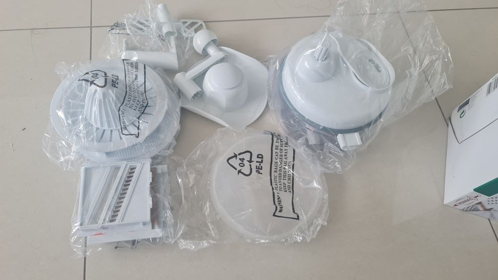 Robô de cozinha para ajudar64297759760643124