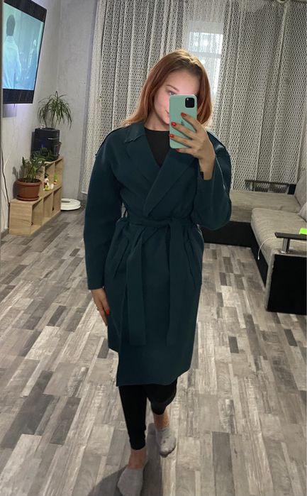 Пальто з поясом.