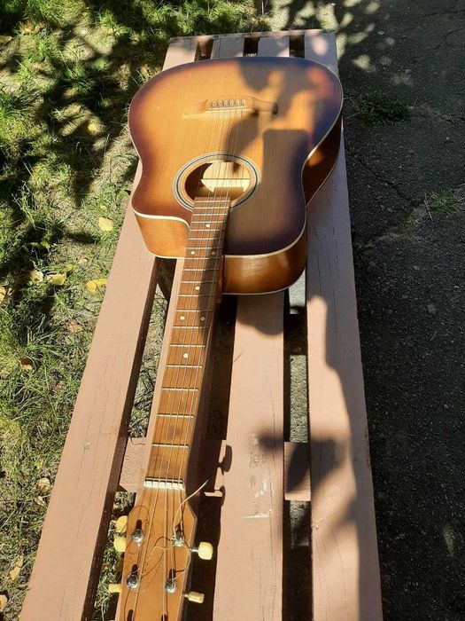 Гитара акустика шестиструнка