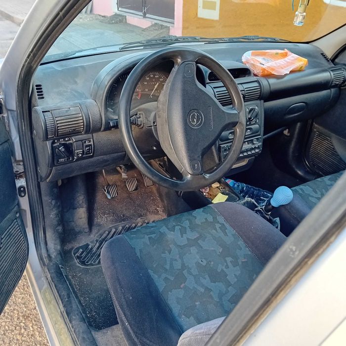 Opel Corsa B 1.0 (2000) 5 Portas — Para Desenrasque / A Precisar de Pequenos Ajustes — photo 5