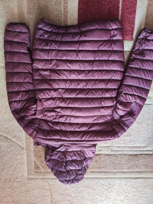 Продам куртку на пуху .