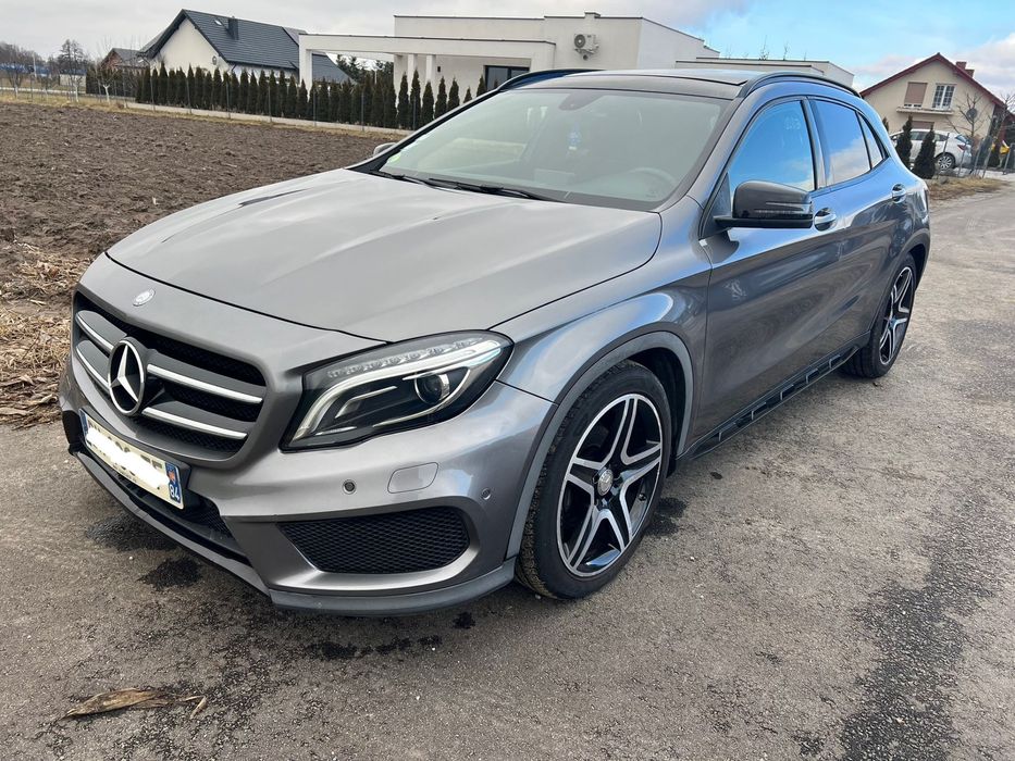 Mercedes-Benz GLA Cale auto w oryginalnym lakieru AMG pakiet