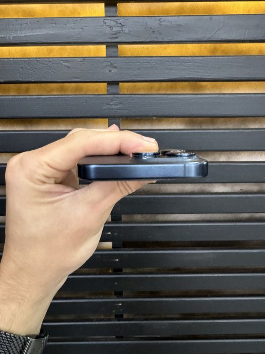 iPhone 15pro blue titanium