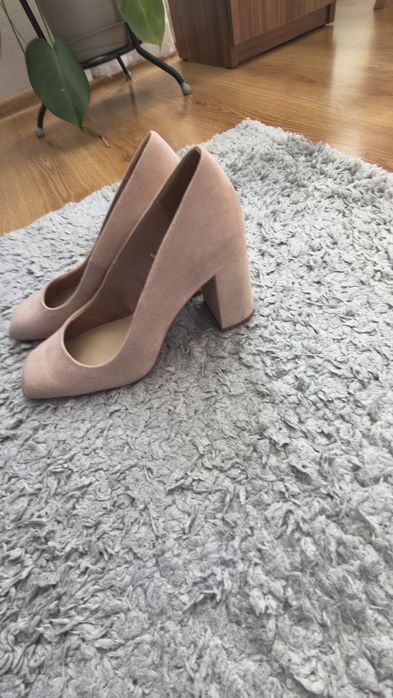 Buty na obcasie pudrowy róż  z H&M