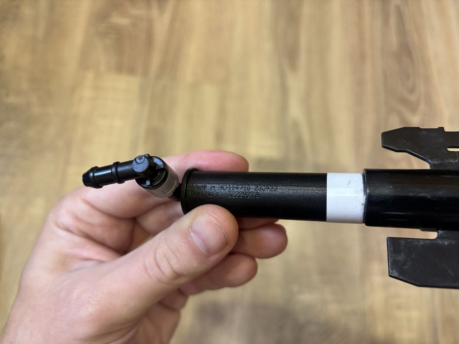 Форсунка омивача фари з кришкою передня ліва Volvo XC40 /32229278