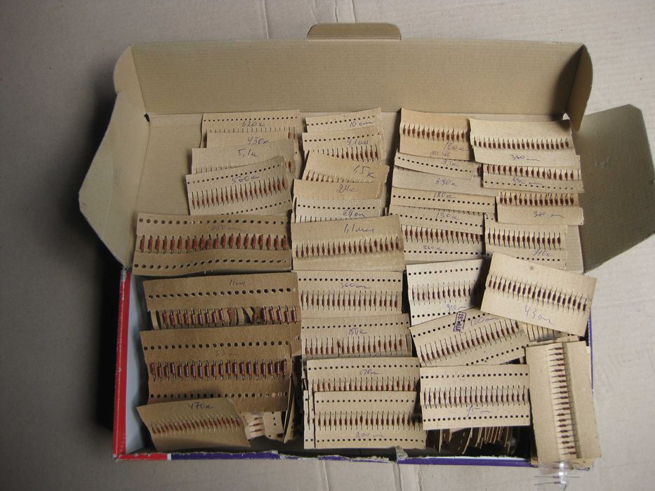 Резисторы МЛТ-0.125 ,0,5 новые 1400 шт. свыше 80 номиналов по 15-20 шт