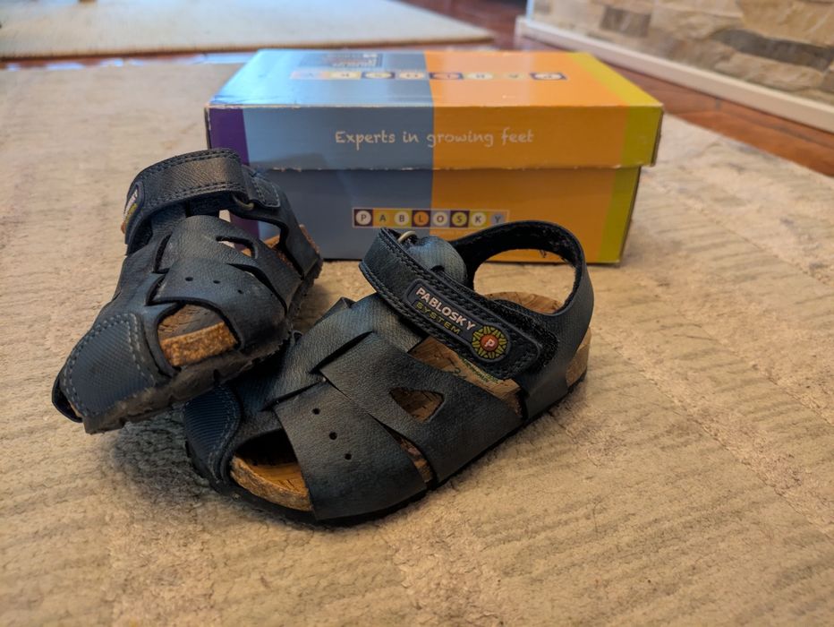 Sandálias azul escuro tam 24