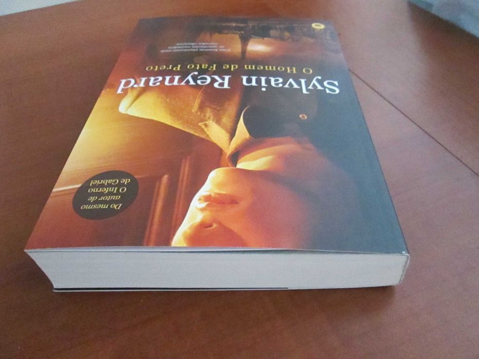 O Homem de Fato Preto de Sylvain Reynard (Oferta portes)