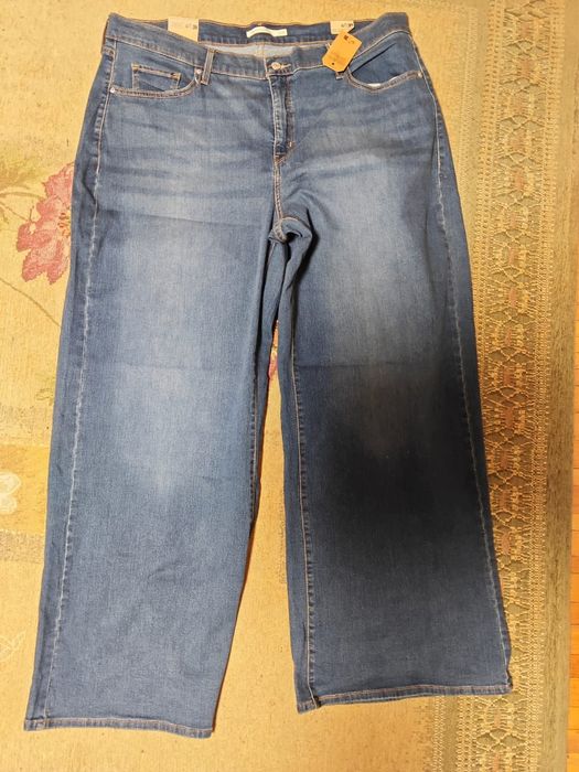 Джинси Levi's® 318™ з широкими штанинами та ефектом, що стягує .