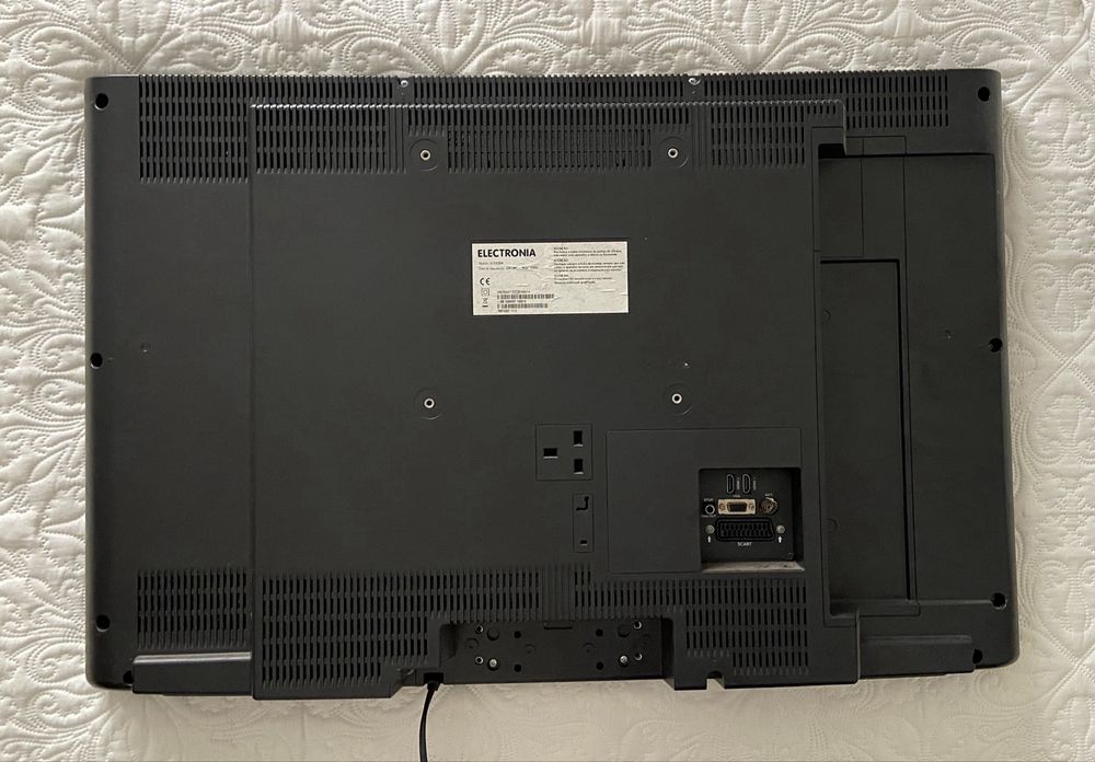 TV LCD Electronia 32” Modelo 32860 – HDMI, VGA e SCART – A Funcionar