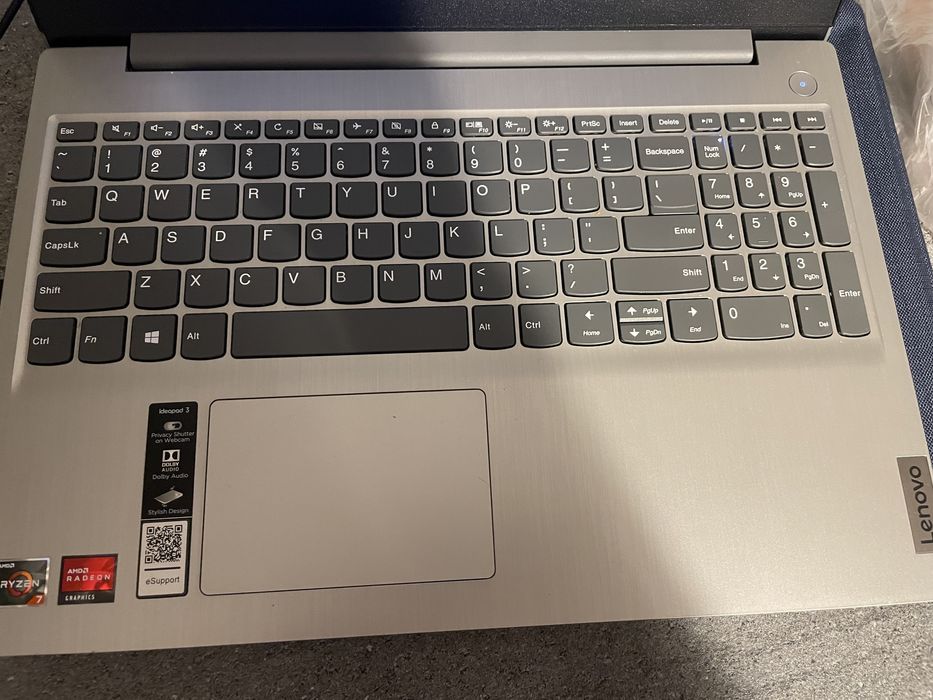 Lenovo IdePad 3 jak nowy