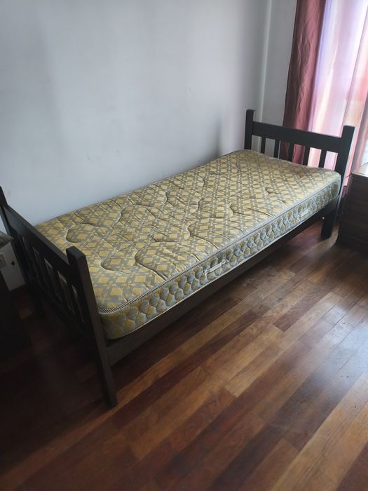 Vendo cama solteira usada com colchao e estrado