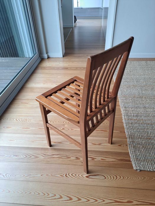 Mesa extensível e 8 cadeiras de cerejeira para sala