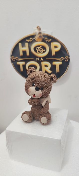 Słodki misio z masy cukrowej na tort dekoracja figurka