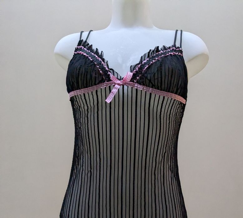 Koszulka nocna Halka czarna z różowym.