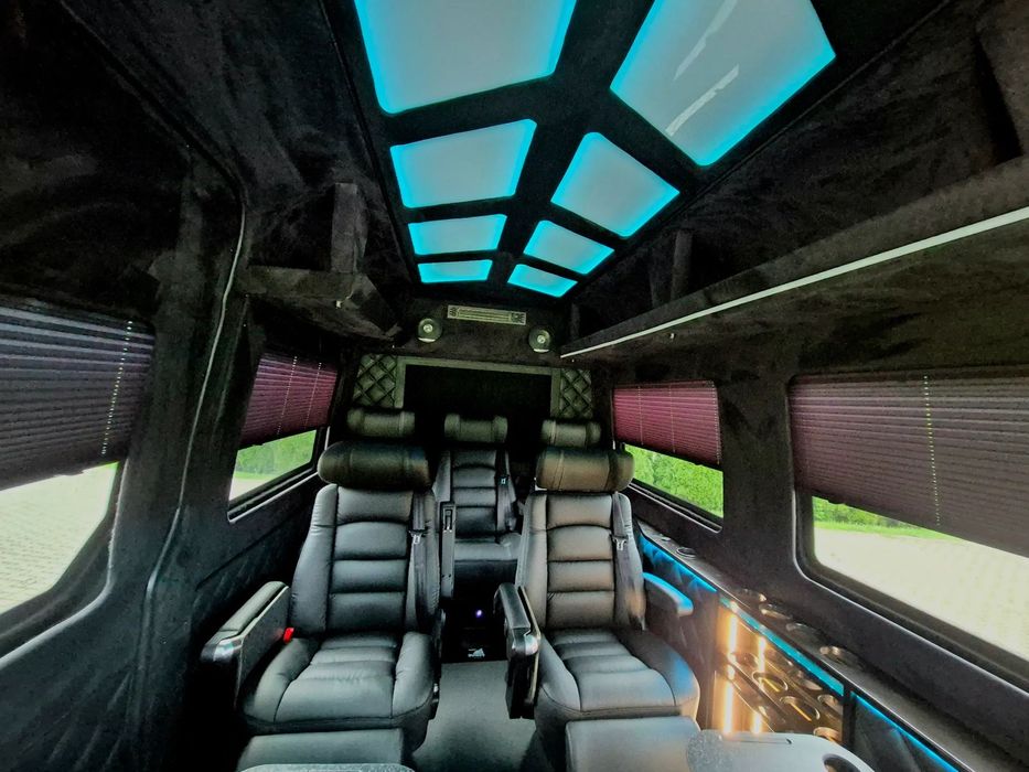 Mercedes-Benz Sprinter  Sprinter 319CDI 9 osób VIP