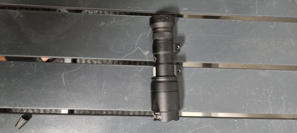 Latarka asg taktyczna