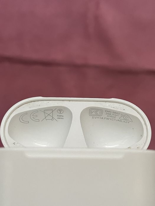 Зарядний кейс від навушників AirPods оригінал