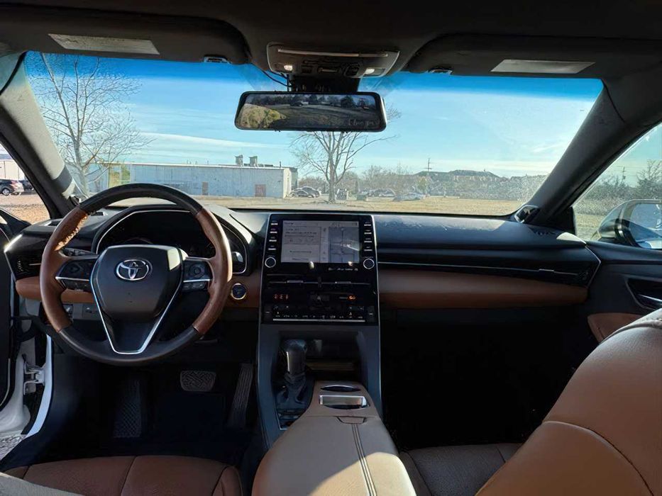 Toyota Avalon Hybrid Limited      2021