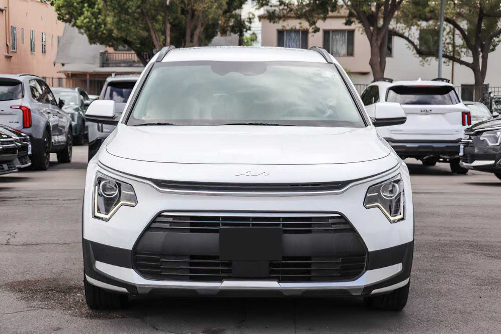Kia Niro EX Hybrid      2023