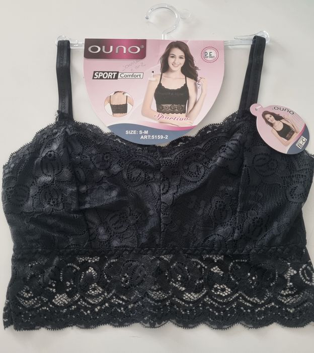 Bralettes de renda branco/preto e saiote preto. 4€ cada
