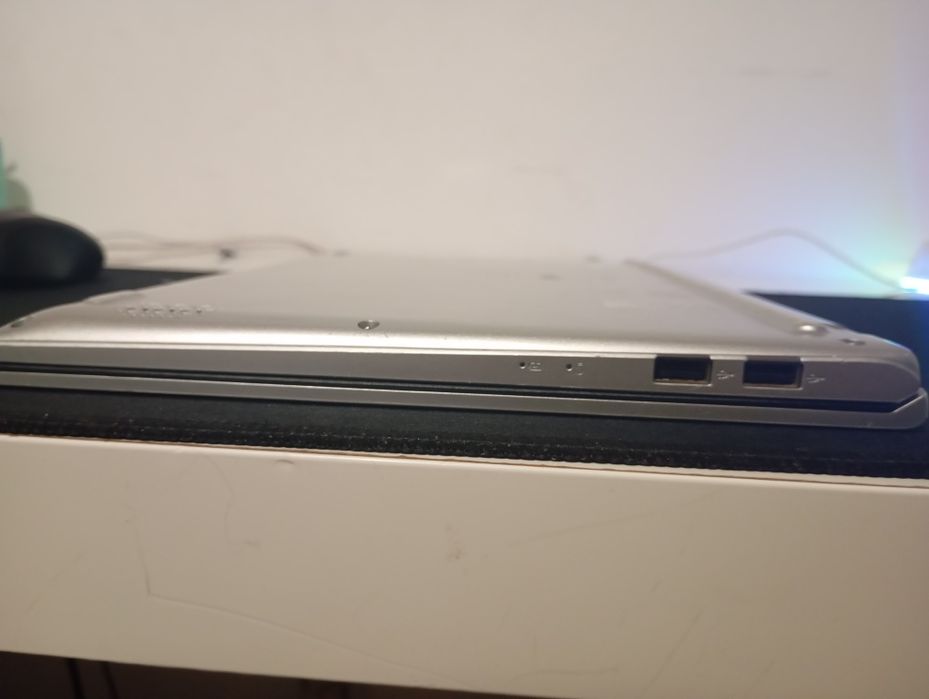 ASUS VivoBook 15