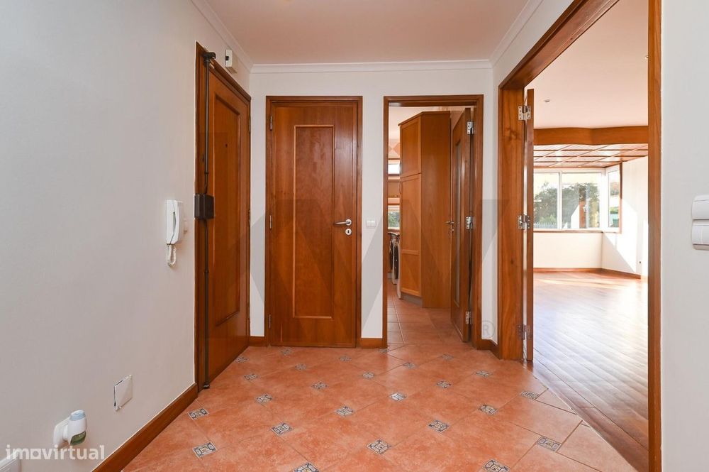 Excelente apartamento T3 para arrendamento no centro da Parede