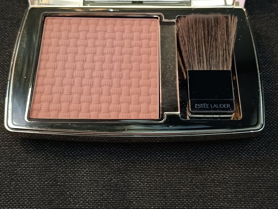 Estée Lauder The Sculpting Blush – Rebelious Rose