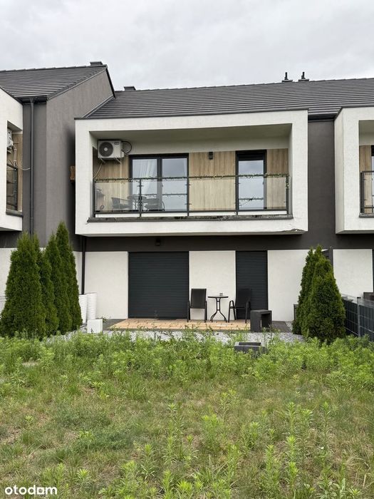 Apartamentowiec z ogródkiem i 2 loggiami