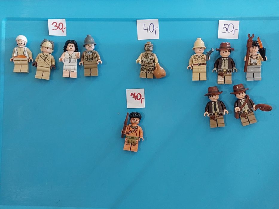 Lego figurki Indiana Jones.